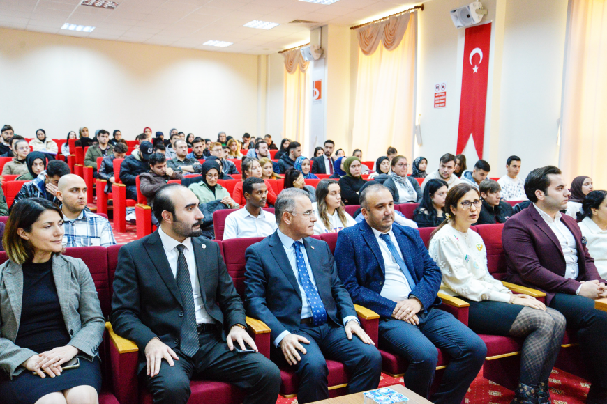 Türkiye Yüzyılı Vizyonuyla Kariyer Gelişiminde Stratejik İletişim ve Dezenformasyonla Mücadele Semineri Düzenlendi